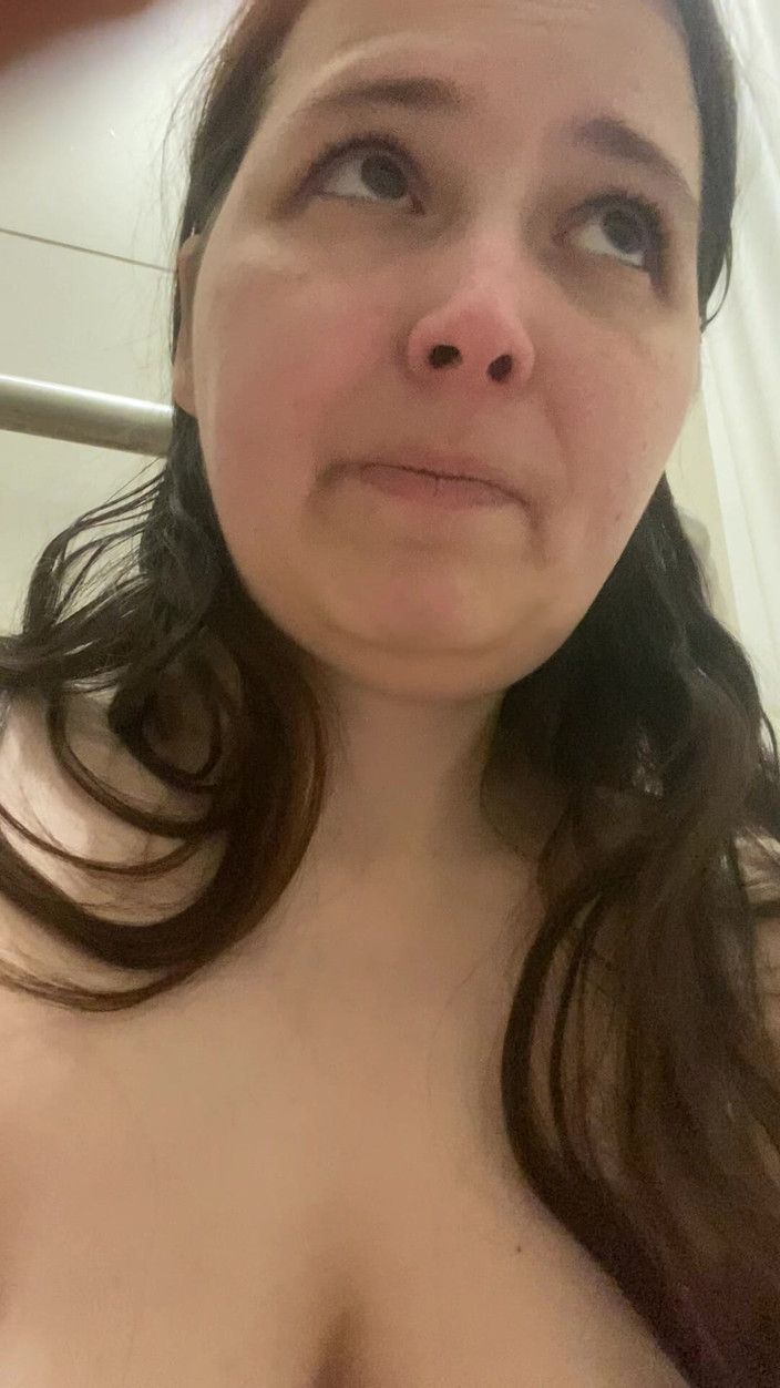 MissChrystalline: Clit Play Leads to a Nice Orgasm