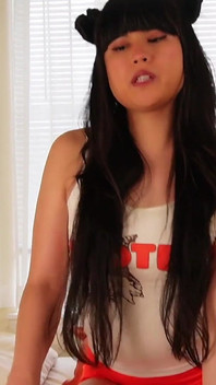 Pro tuto Femboy Hoooters děvku přísahej kundičku navždy!!