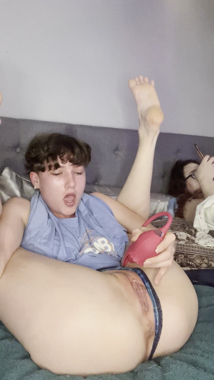 AhanuReed: Stříkání Vedle mého přítele