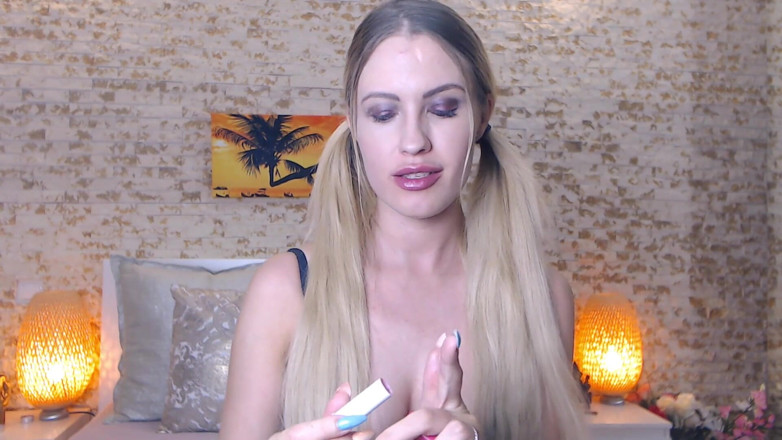 Erotic Tanya: Lips that mesmerize you