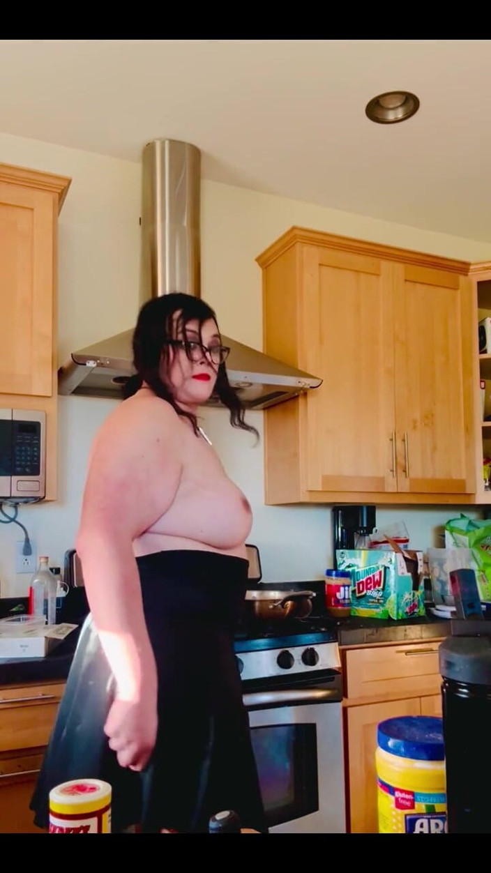 Christi Cream Cake: Topless Trans Bimbo MILF Makes Chow Mein