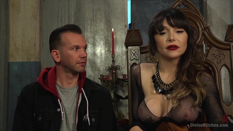 Divine Bitches by Kink: Bine ai venit performanta legendara Danielle Fox la curve divine