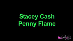 Lez Mates: Sexy ebenová holka sdílí velké dildo se svou sexy kamarádkou