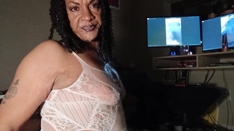 KNKY Bee: Garganta profunda extra descuidada