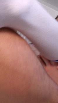 Meu padrasto e seu amigo são meus ternos experientes e amantes e meu primeiro sexo com eles foi muito bem!