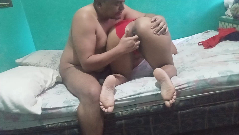 BigassMILF40: Zengin Hintli üvey annemin götüne boşalma götünde mastürbasyon yapıyor