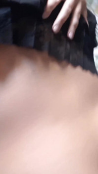 Dani Cums внутри жены с романтическим сексом на кровати оба в нейлоне