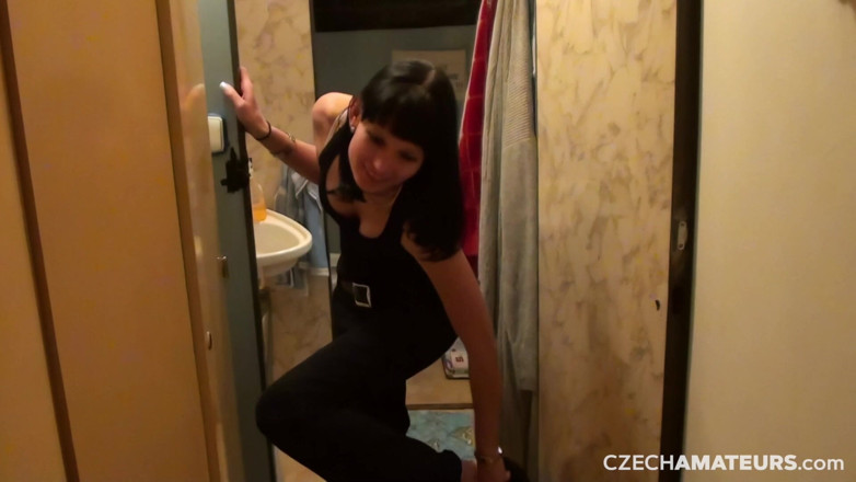 CzechAmateurs: Amatori cehi 13: Petr ejaculează!