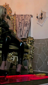 Sheela Sinner La Gigantessa Che Schiaccia La Schiava Delle Pulizie Con Il Tacco a Banana Parte 2