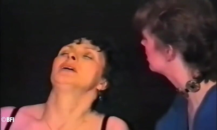 Hardcore slave sex: 女主人和她的两个奴隶玩得很开心