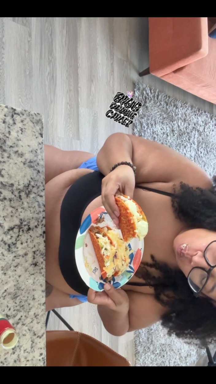 Biggdebbie solo: Biggdebbiecakez Mukbang