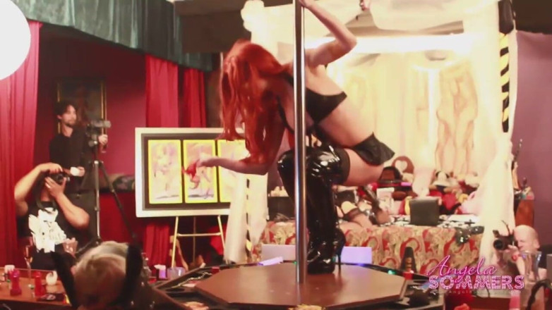 Angela Sommers: Stripperella Lansează site-ul cu Angela Sommers