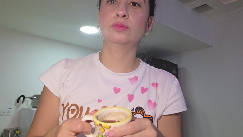 alexia twerk videos: chil kophi satr sirph baat kar raha hai aur aaraam...