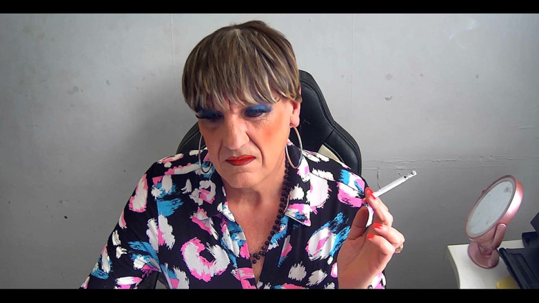 Mature Tina TV: Fumat