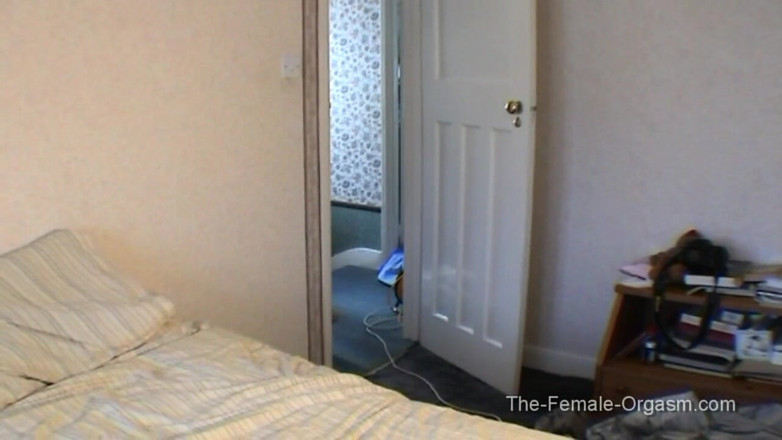 Fem Flood: Horny lezzies watching each other seducing pussies with hitachi