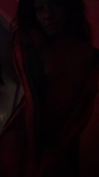 SlimXXBae69: Schlankes rot