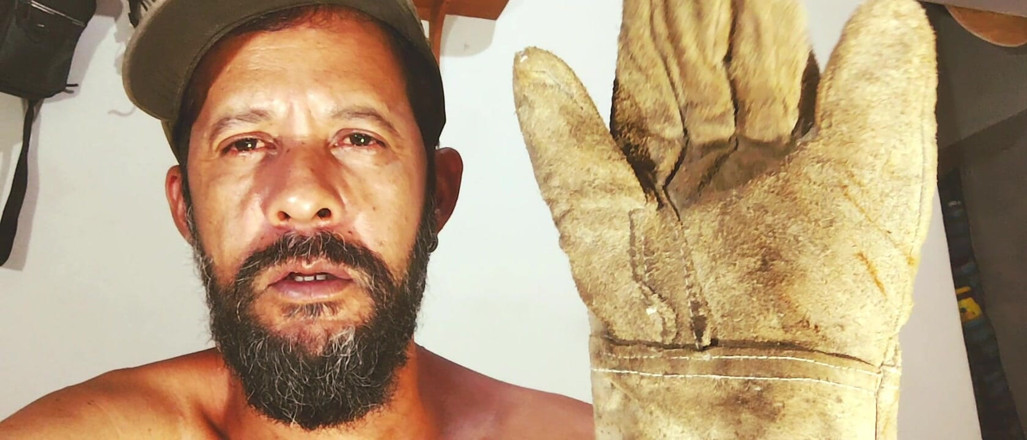 Male Smell: Gloves Fetishe