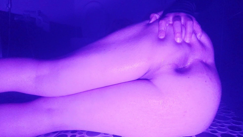 Kitty_Cross: 漂亮的 femboy 有五颜六色的灯光氛围自然巨乳