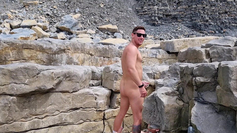 gaynaughtywelsh: Šukání ve trojce na nudistické pláži