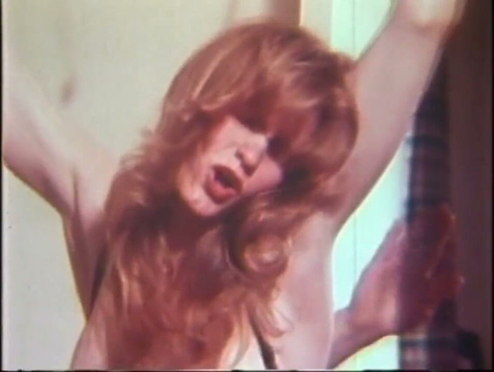 Vintage Usa: Pelirroja sexy con buenas tetas necesita una gran polla