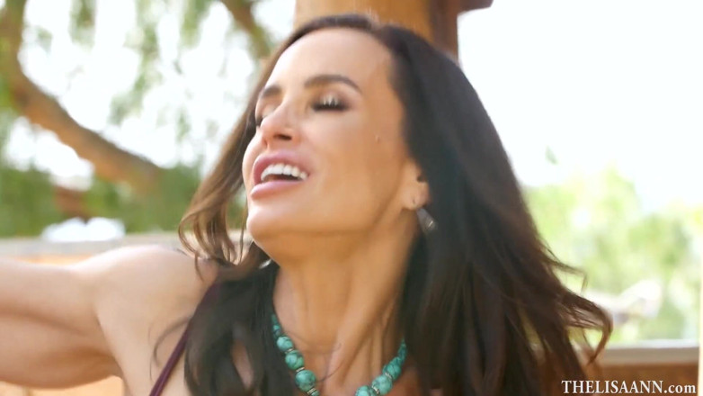 The Lisa Ann: Lisa Ann împarte o pulă cu Brett Rossi în trei
