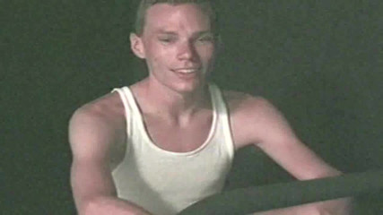 Gaybareback: This guy can suck himself