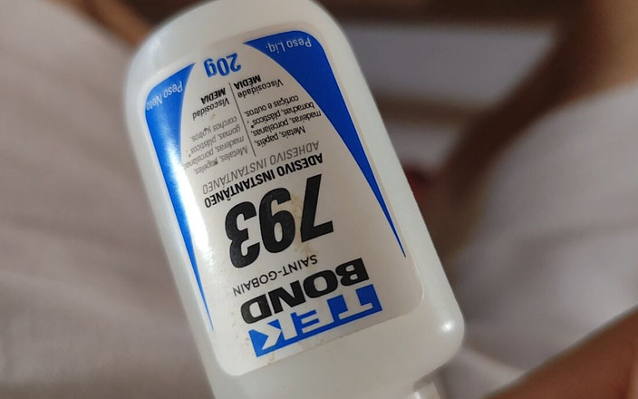 Straight Daddy Club: 상처가 없고 액체 접착제가 귀두에 완전히 발라지지 않아요.