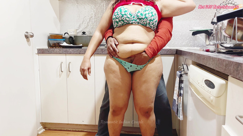 Hot 365 Entertainments: Casal indiano romântico - dona de casa gostosa e marido sexo...