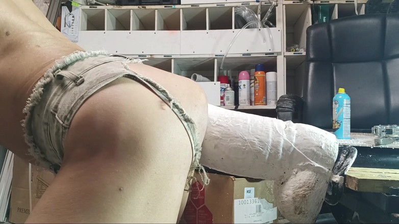 Elgloton: ग्लूटन का तंग खोखला एक विशालकाय हिट करता है