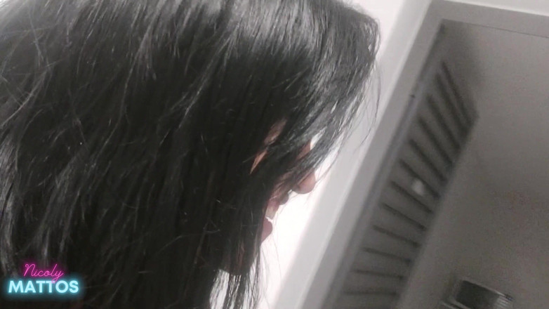 Nicoly Mattos: शरारती दरबान उसने मेरी छोटी चूत के बालों पर वीर्य डाला!