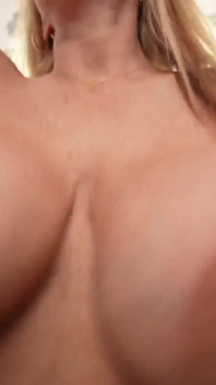 Auntjudysxxx - büyük memeli olgun orta yaşlı seksi üvey annen Wendy Raine sana biraz uygulamalı tavsiye veriyor (pov)