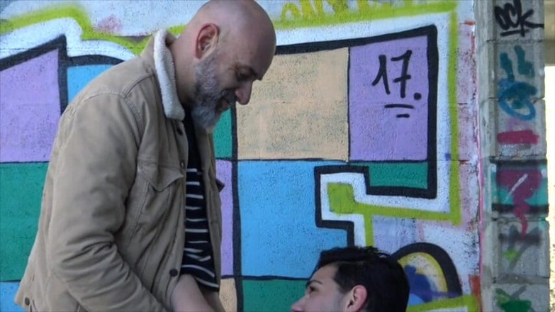 Gaybareback: Twink olgun adam tarafından prezervatifsiz sikiliyor