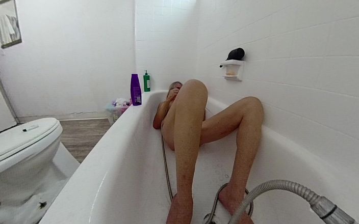 Lizzy Yum: Lizzy yum SD giugno 2025 masturbazione dilatando il bagno amatoriale al...