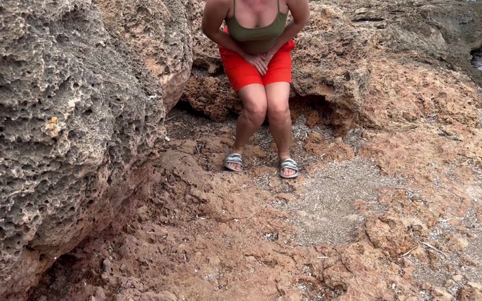 Emma Voyeur: Girl Pee on Hot Public Beach Compilation