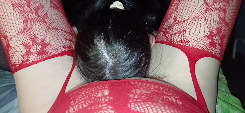 Lesbian-candys: Nasza chuda brunetka sąsiadka po kolei wykonuje cunilingus na mnie...