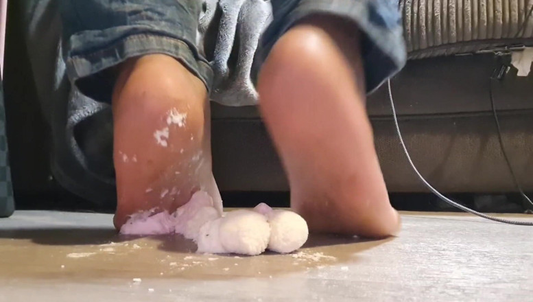 Simp to my ebony feet: Marshmallow feet