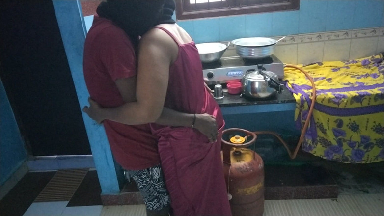 Tamil lesbian: Làm tình nóng bỏng tại nhà bếp