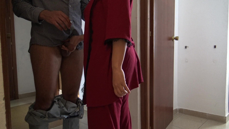 Stepmom Susan: Bini cuckold benarkan lelaki penghantar Amazon pancut ke dalam mulut...