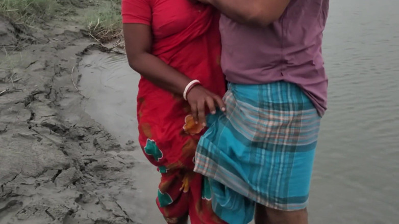 Sabina244: Deshi Bowdi Fucking Alone Beside a River Outdoor