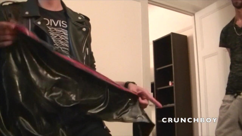 FETISH BDSM STUDIO: Fetiş deri kıyafetlerle sikilen barebad