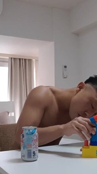 Hirotaka první av