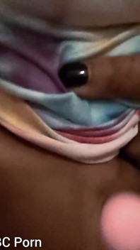 Îmi satisfac pizda cu vibrator mare și clitoris