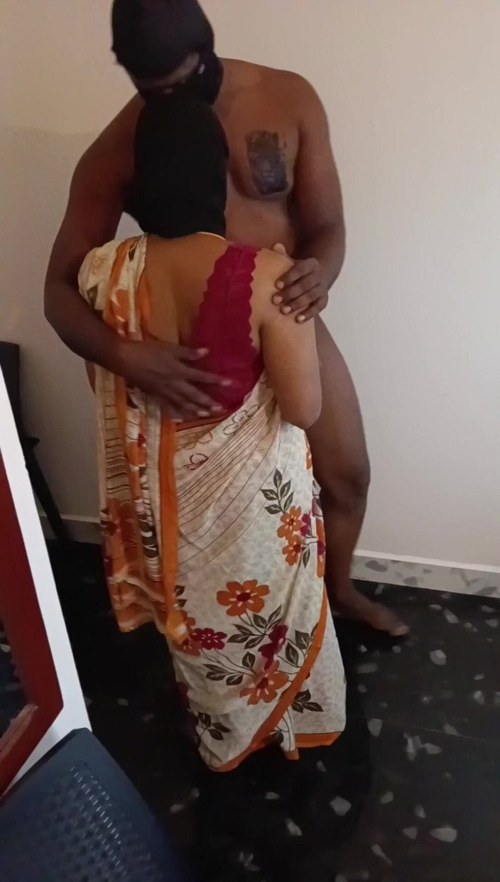 Reshmahotever: Eu și prietenul meu am avut relații sexuale cu mătușa Sari