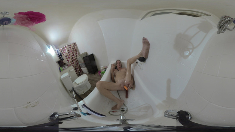 Lizzy Yum: Liz young VR ottobre 2025 si masturba # 11