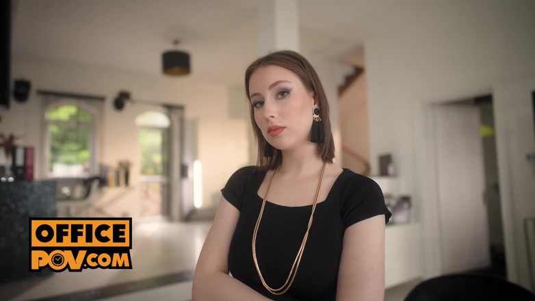OfficePOV: Pov - un trio eccitato con calda bionda brill e bruna...
