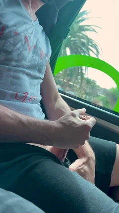 The Bus Wank पर