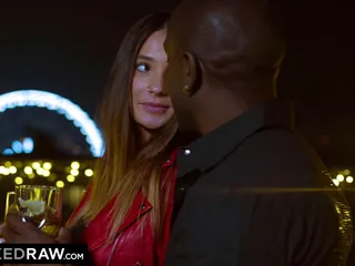 Blackedraw बड़े स्तनों वाली बेब पागलों वाली रात को बड़ा काला लंड लेती है