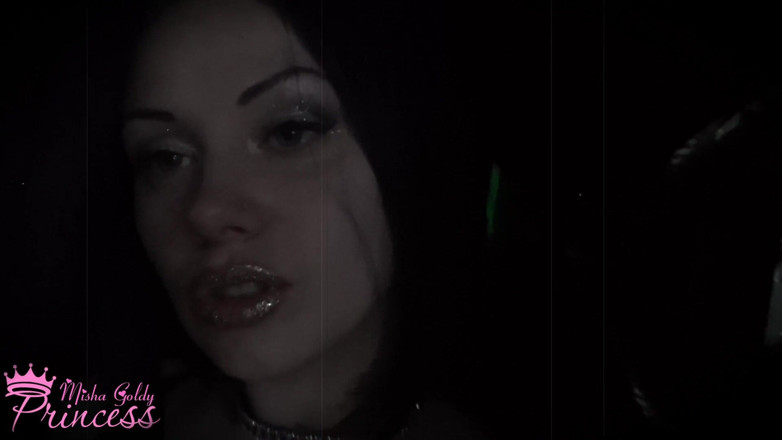 Goddess Misha Goldy: Najbardziej hipmeryzująca złota szminka