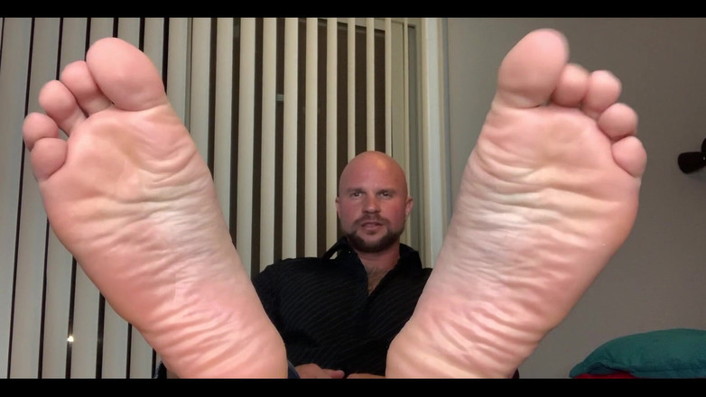 Jasons feet: 你正在面试一份助理工作