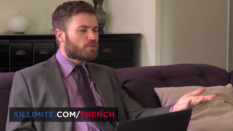 French girls at work: Sex mellan plattkamrater med sexiga Mégane Lopez
